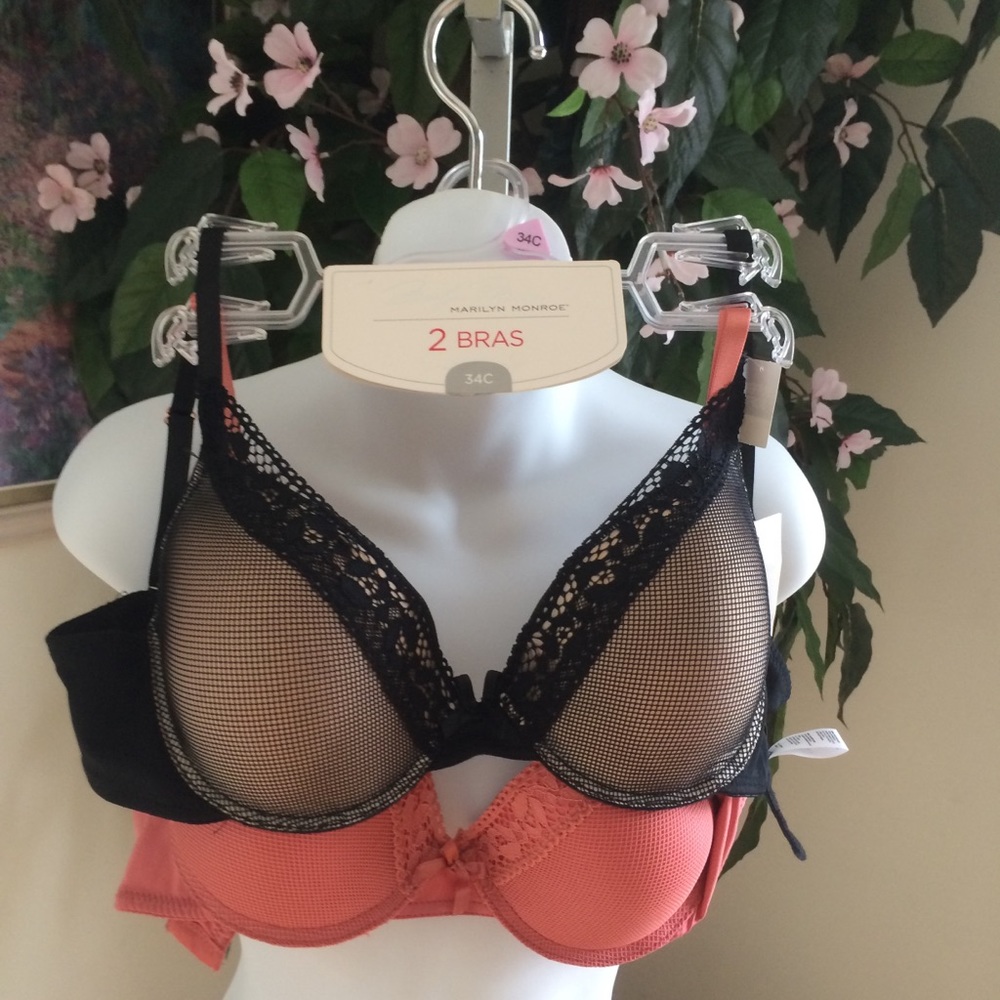 2 Marilyn Monroe Bras